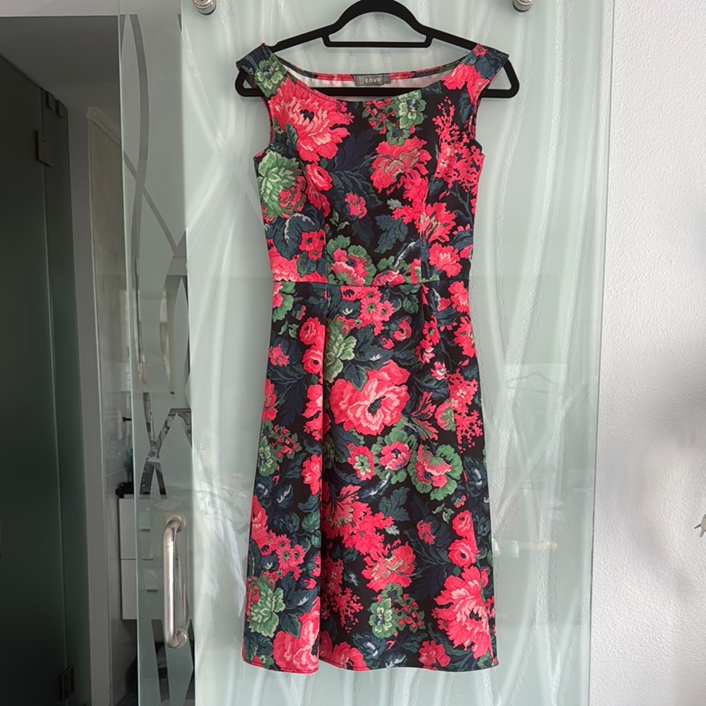 Floral Sleeveless Dress - Black and Red from Love Size Small